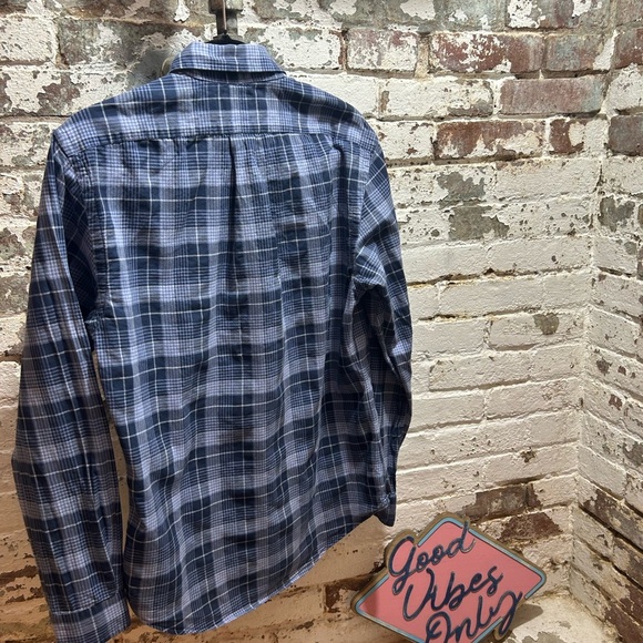 Ralph Lauren Mens button down shirt in medium. Navy and light blue check. - Picture 5 of 5